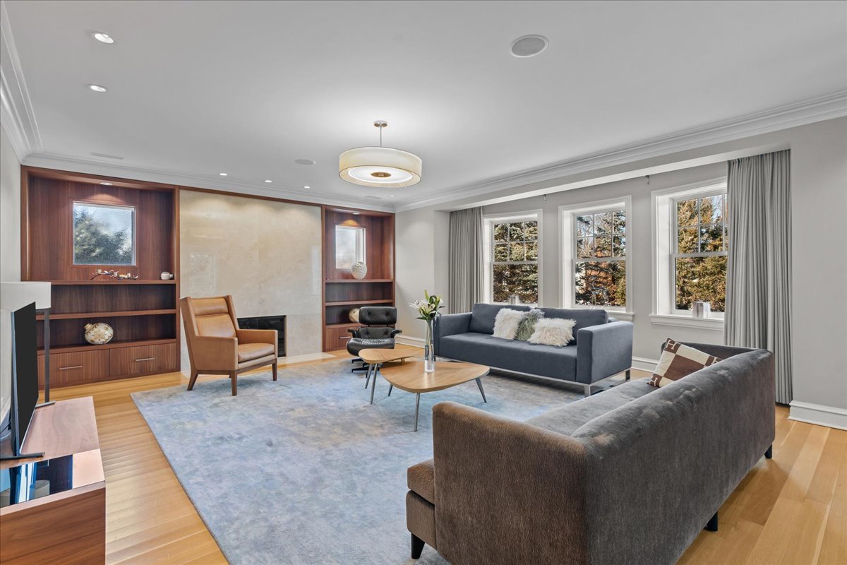 687 Sheridan Road Wilmette, IL 60091 - Photo 8 of 60