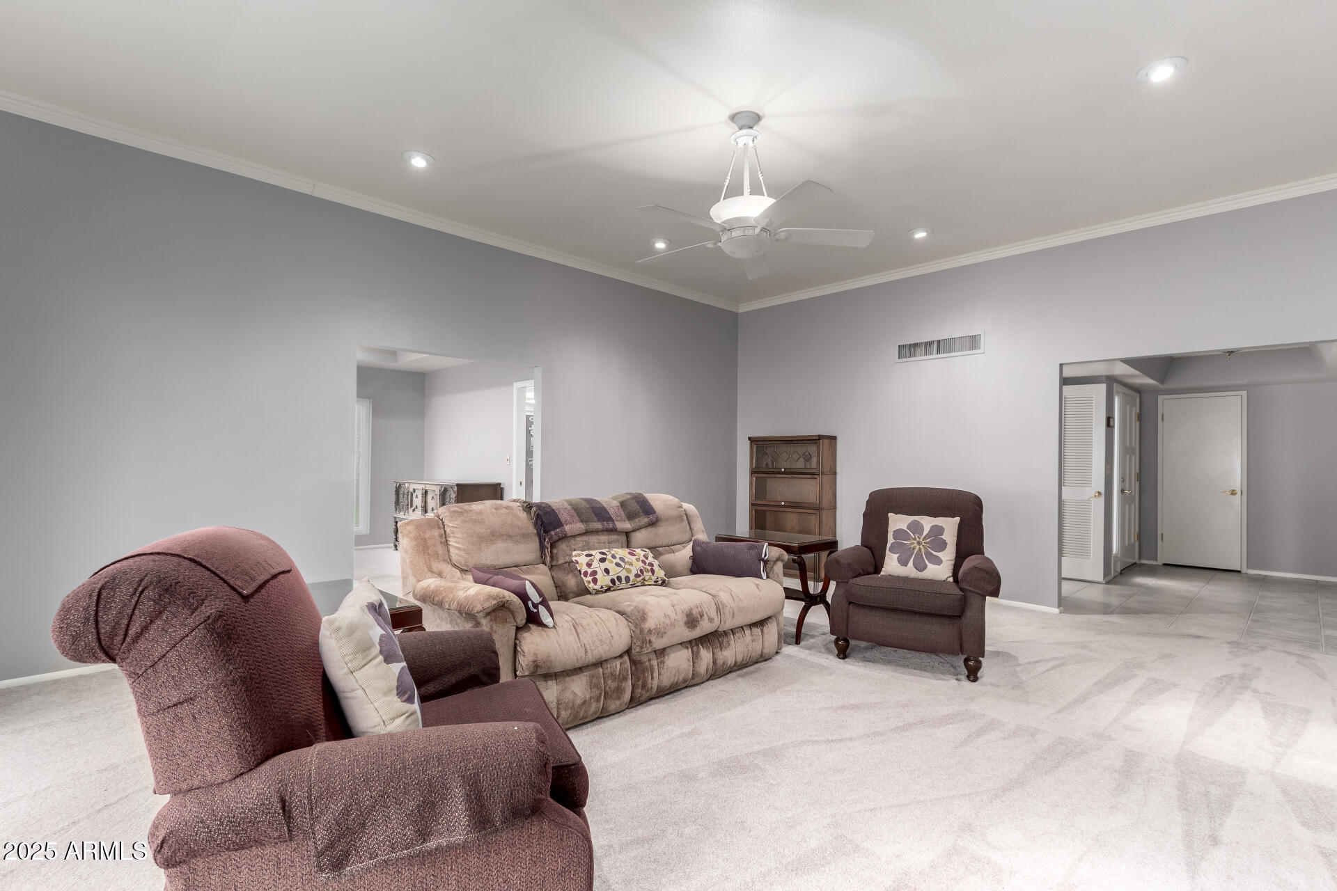 120 East Calavar Road Phoenix, AZ 85022 - Photo 8 of 31 a living room with furniture