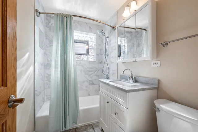 $379,900 | 249 Vine Avenue, Unit B, Park Ridge, IL 60068