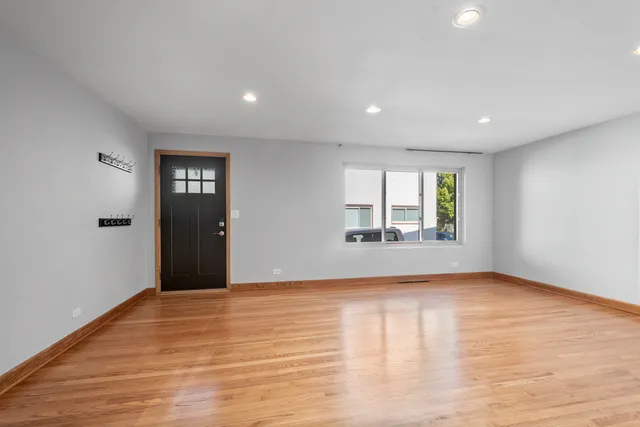 $379,900 | 249 Vine Avenue, Unit B, Park Ridge, IL 60068