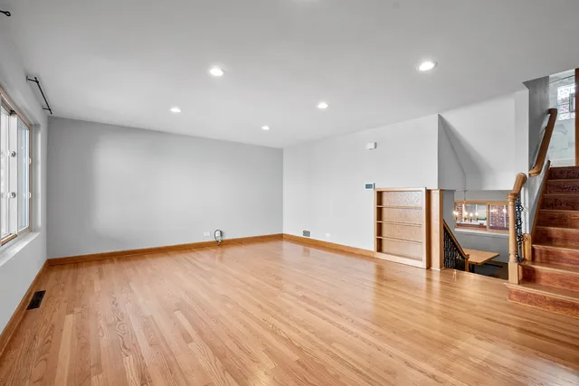 $379,900 | 249 Vine Avenue, Unit B, Park Ridge, IL 60068