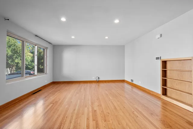 $379,900 | 249 Vine Avenue, Unit B, Park Ridge, IL 60068