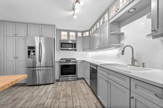 $379,900 | 249 Vine Avenue, Unit B, Park Ridge, IL 60068