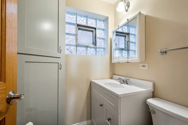 $379,900 | 249 Vine Avenue, Unit B, Park Ridge, IL 60068