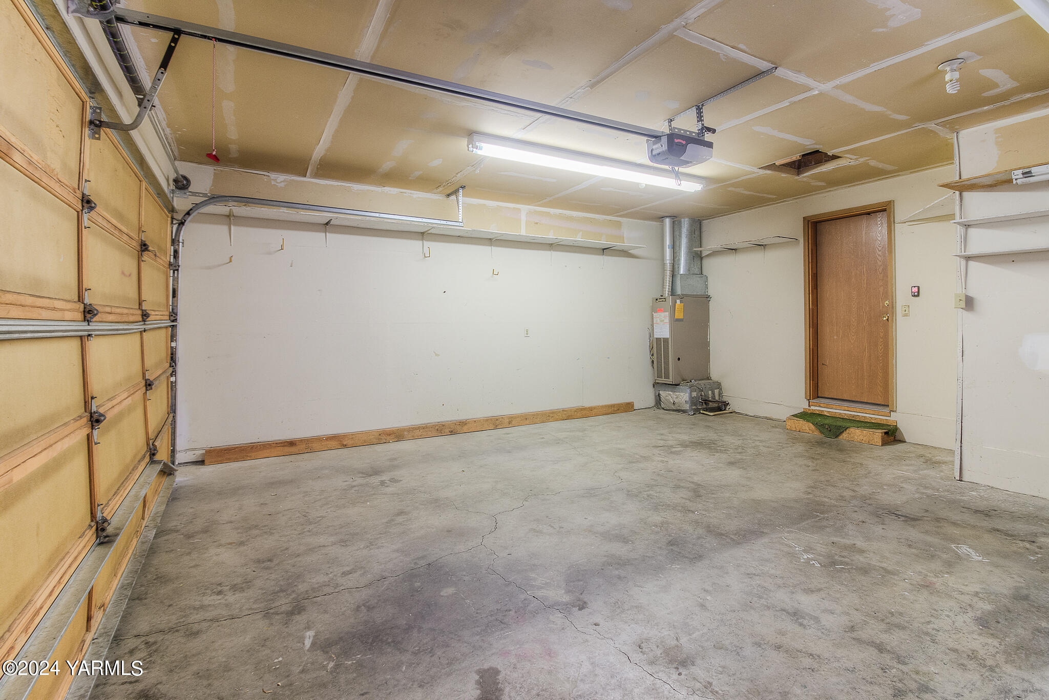 1729 Parsons Loop Yakima, WA 98908 - Photo 23 of 27 a view of an empty room