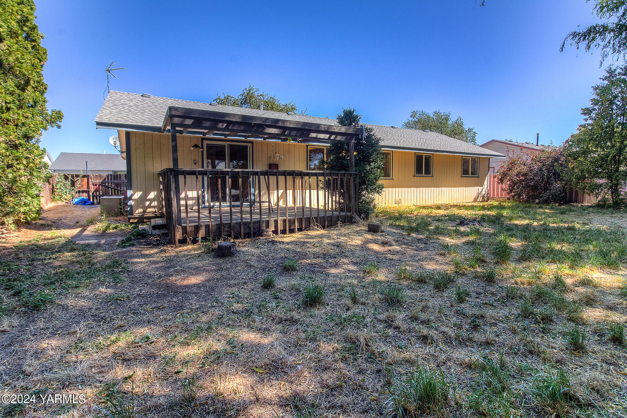 1729 Parsons Loop Yakima, WA 98908 - Photo 26 of 27 a view of a house with a yard