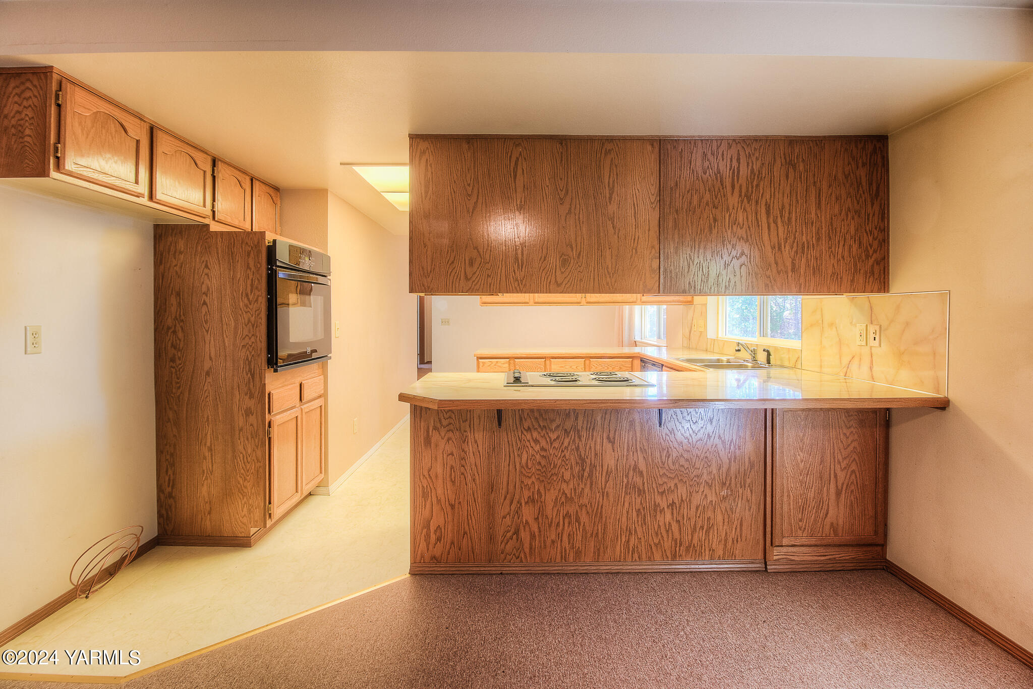 1729 Parsons Loop Yakima, WA 98908 - Photo 7 of 27 a view of kitchen with stainless steel appliances granite countertop a refrigerator and a stove