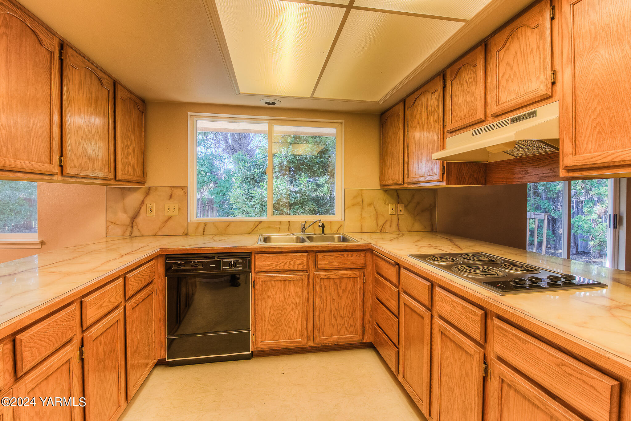 1729 Parsons Loop Yakima, WA 98908 - Photo 10 of 27 a kitchen with stainless steel appliances granite countertop a sink and cabinets