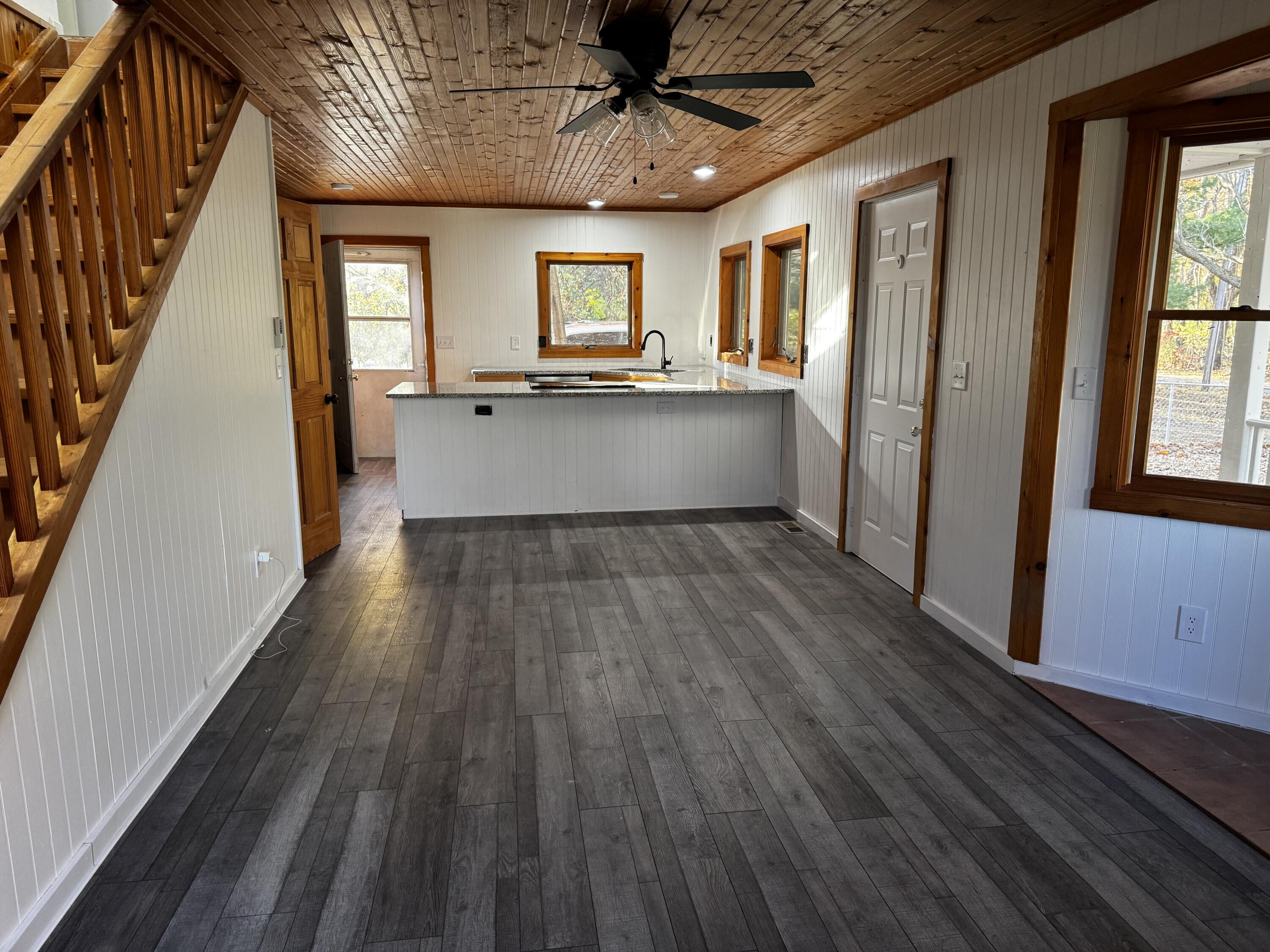 3336 Chabot Road Benton Harbor, MI 49022 - Photo 12 of 27 Living Room