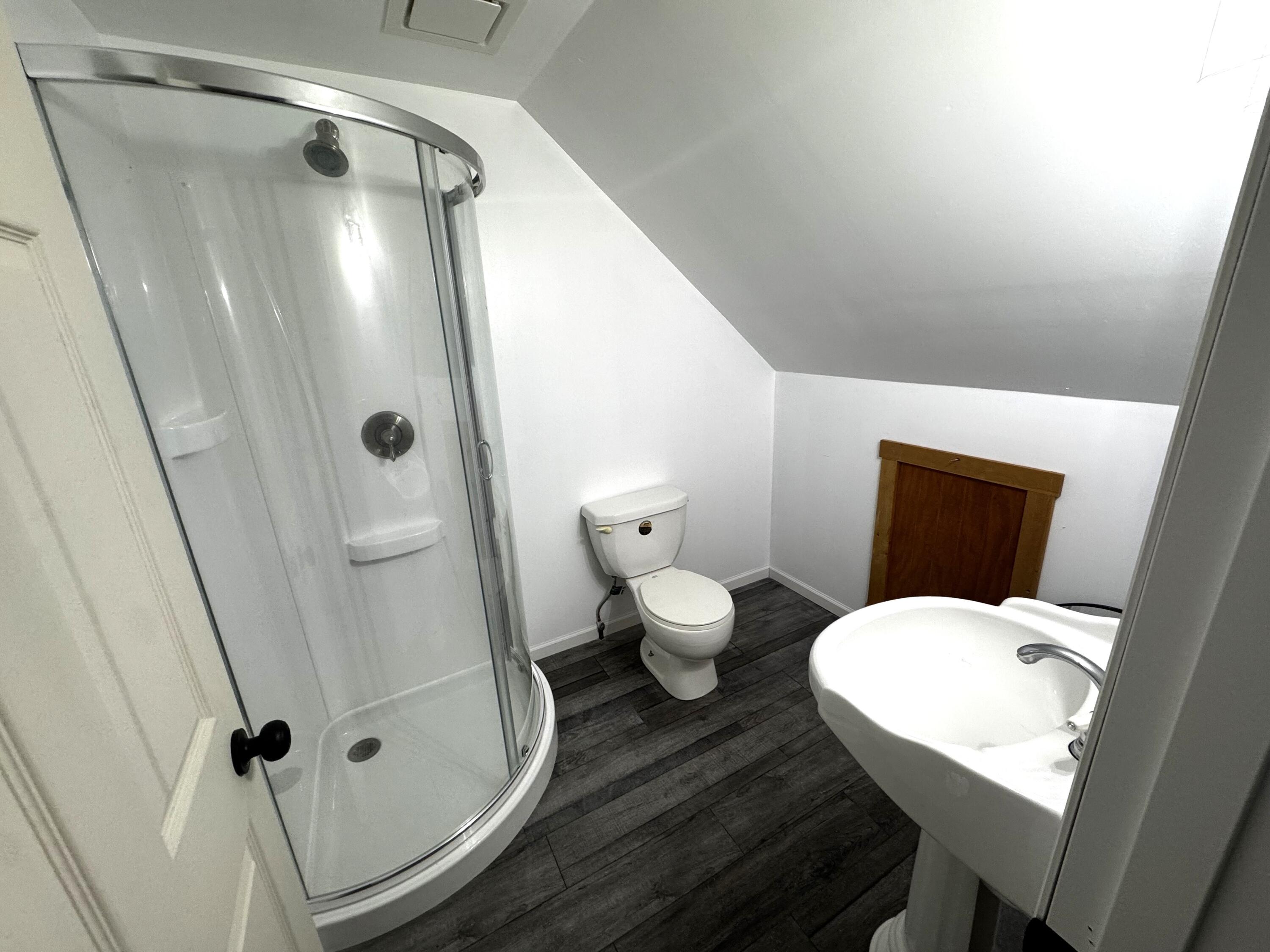 3336 Chabot Road Benton Harbor, MI 49022 - Photo 20 of 27 Second Bathroom