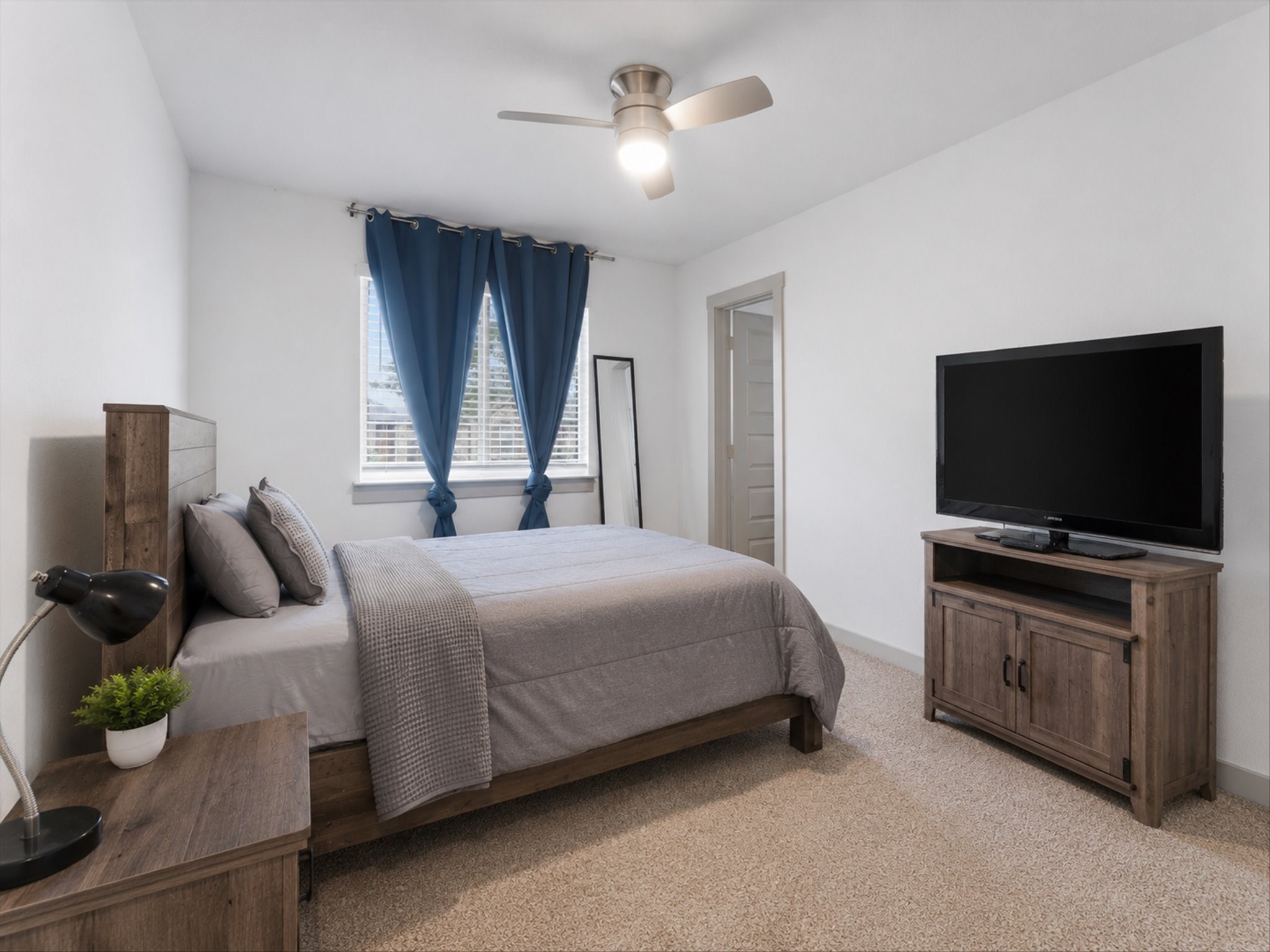 8219 Precious Passing Way Rosharon, TX 77583 - Photo 14 of 24 Second Bedroom