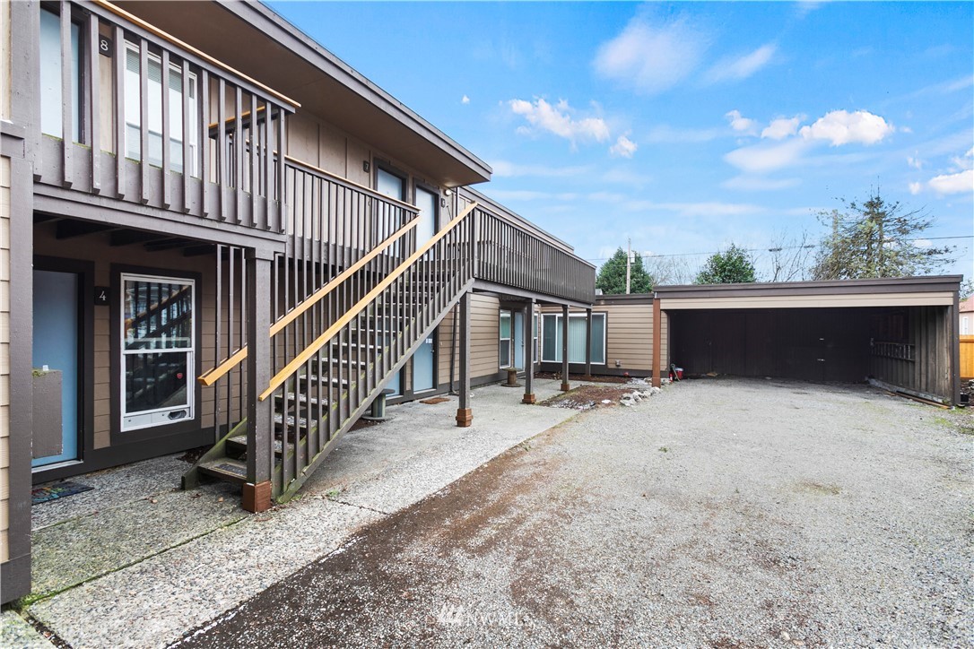 1103 Thompson Street Sumner, WA 98390 - Photo 5 of 29 a view of terrace with seating space