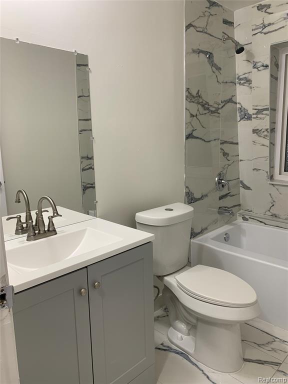 2159 Decker Road, Unit 18 Walled Lake, MI 48390 - Photo 10 of 19