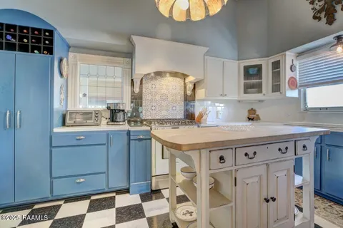 $345,000 | 122 Lee Street, New Iberia, LA 70560