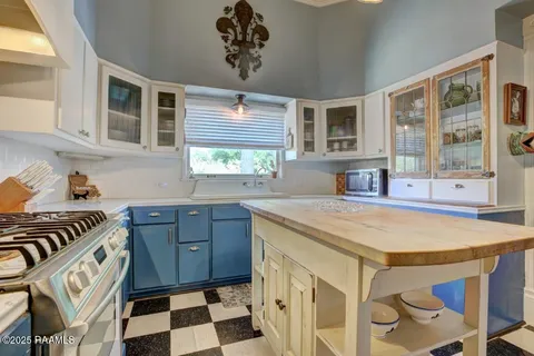 $345,000 | 122 Lee Street, New Iberia, LA 70560