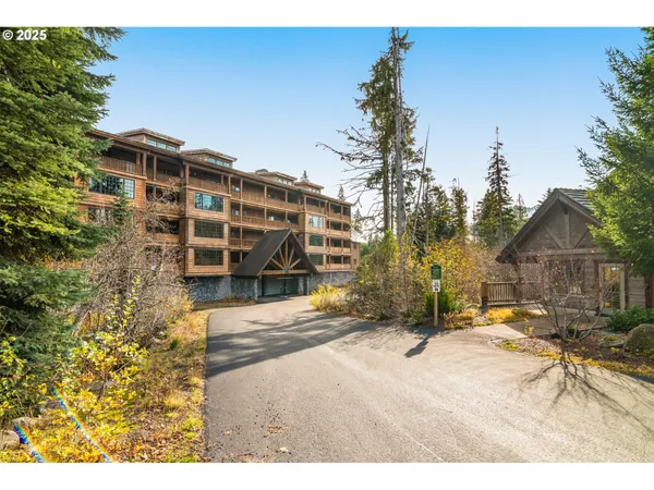 $919,000 | 31252 East Collins Lake Road, Government Camp, OR 97028