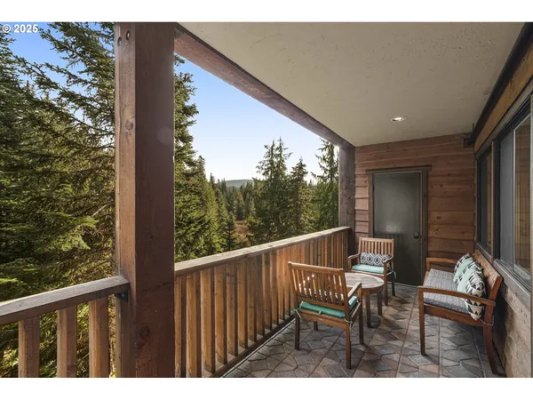 $919,000 | 31252 East Collins Lake Road, Government Camp, OR 97028