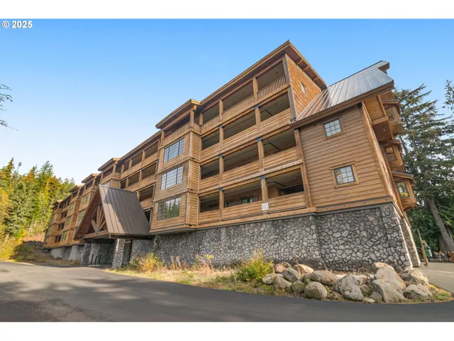 $919,000 | 31252 East Collins Lake Road, Government Camp, OR 97028