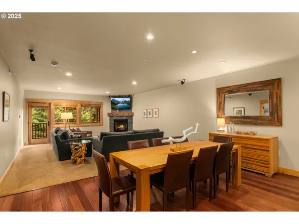 $919,000 | 31252 East Collins Lake Road, Government Camp, OR 97028