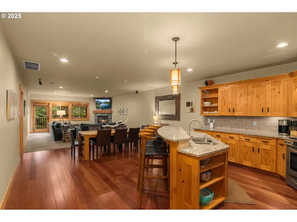 $919,000 | 31252 East Collins Lake Road, Government Camp, OR 97028