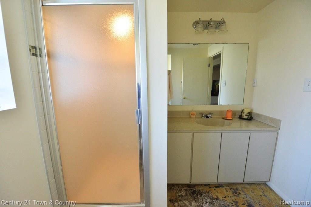 32900 Evergreen Road Franklin, MI 48025 - Photo 16 of 28 Full Bath in LL 1.jpg