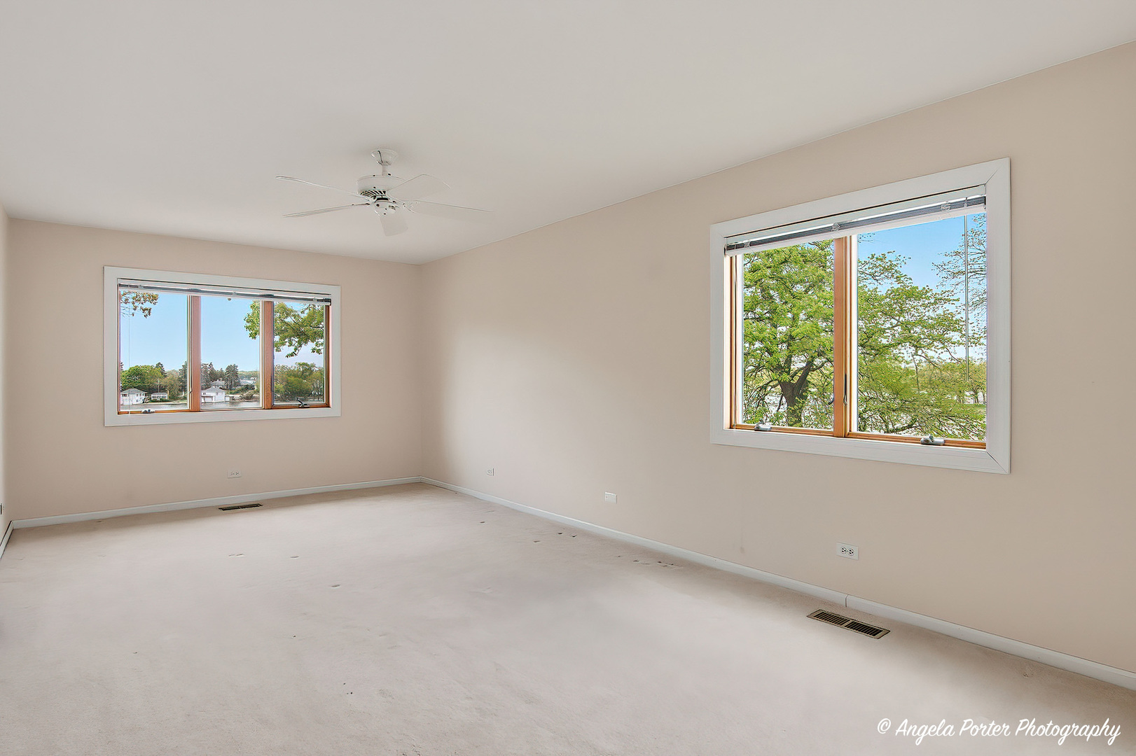 35166 Lake Shore Road Ingleside, IL 60041 - Photo 22 of 39 an empty room with windows