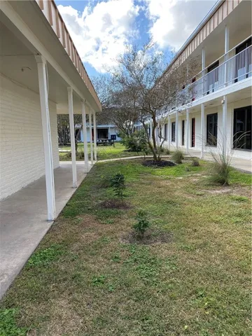 a view of a yard in front of house