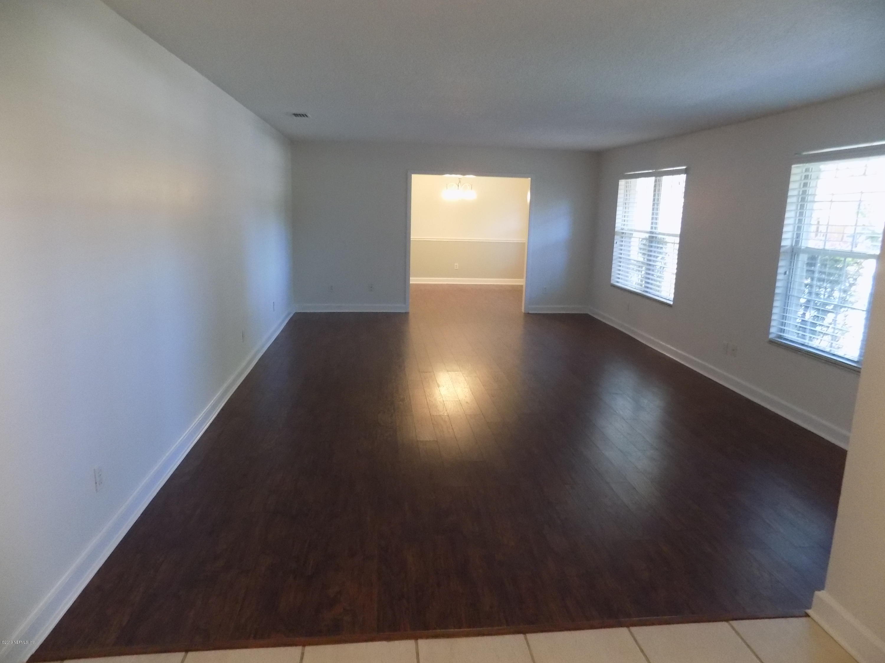 6842 Estrada Road Jacksonville, FL 32217 - Photo 23 of 38 LIVING ROOM