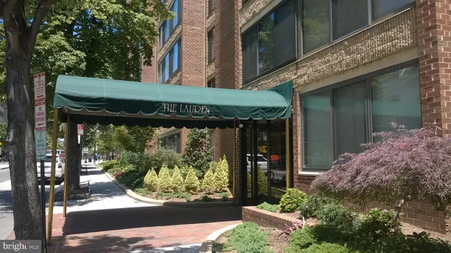 a view of a entrance gate of the house