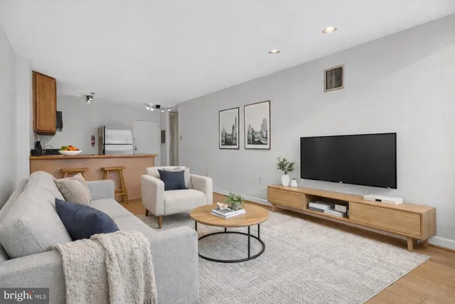 $2,350 | 1301 20th Street Northwest, Unit 1003, Washington, DC 20036