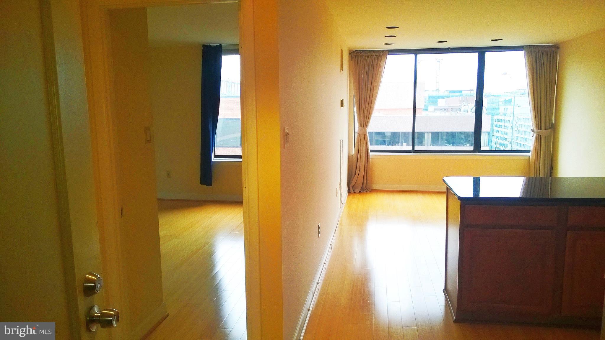 1301 20th Street Northwest, Unit 1003 Washington, DC 20036 - Photo 8 of 9 a bathroom with a large window
