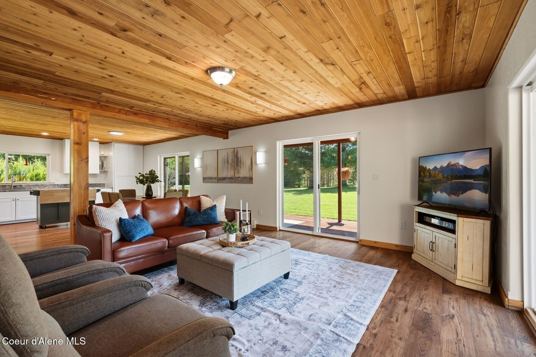 925 Lower Pack River Road Sandpoint, ID 83864 - Photo 9 of 48 Living Room