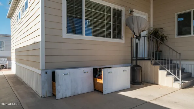 a view of entryway and hall