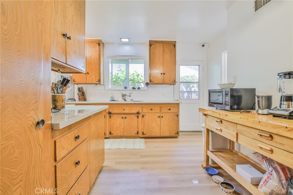 14537 Gandesa Road La Mirada, CA 90638 - Photo 16 of 41 Kitchen