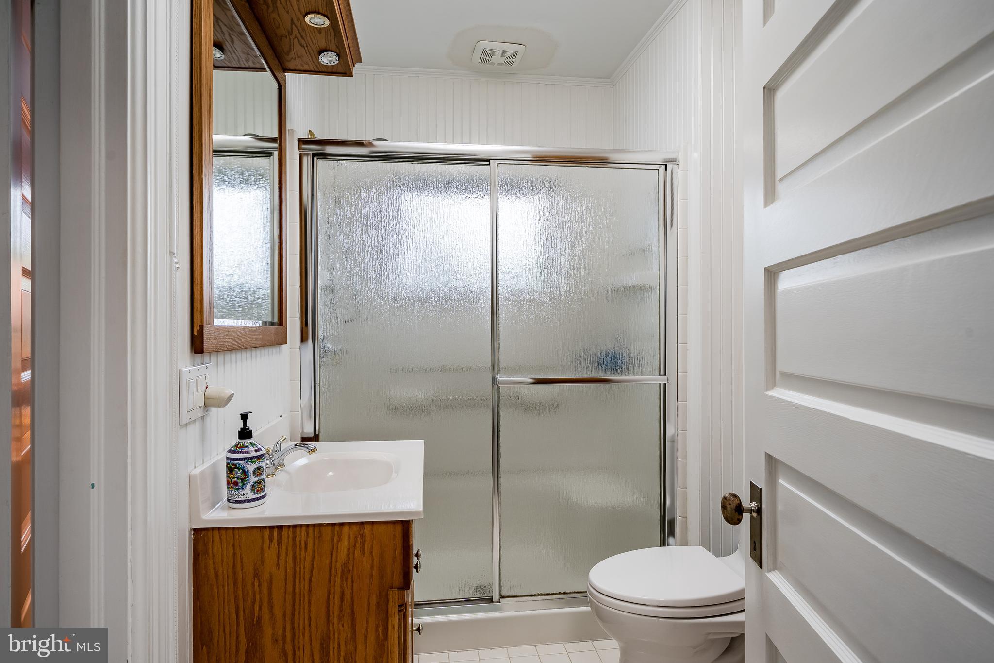 414 Randall Road Wyncote, PA 19095 - Photo 33 of 59 2nd floor Hall Bath