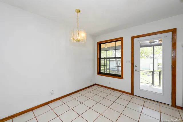 $330,000 | 904 Eagle Creek Drive, Floresville, TX 78114