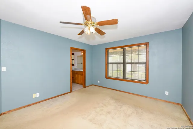 $330,000 | 904 Eagle Creek Drive, Floresville, TX 78114