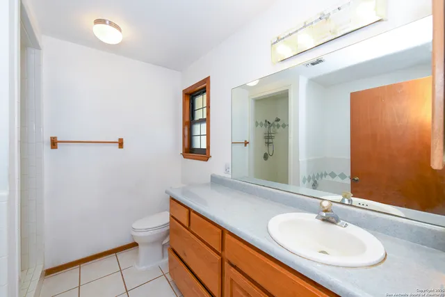 $330,000 | 904 Eagle Creek Drive, Floresville, TX 78114