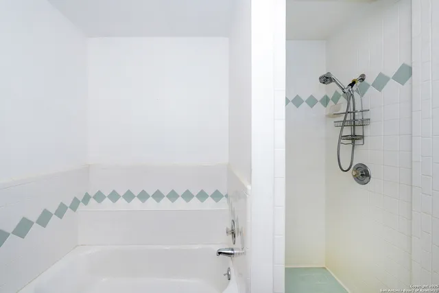 $330,000 | 904 Eagle Creek Drive, Floresville, TX 78114