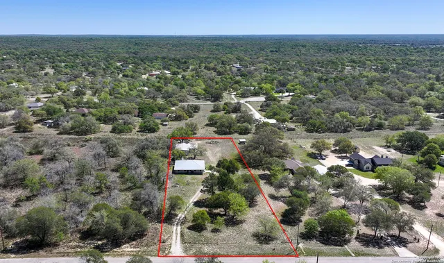 $330,000 | 904 Eagle Creek Drive, Floresville, TX 78114