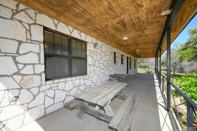 $330,000 | 904 Eagle Creek Drive, Floresville, TX 78114