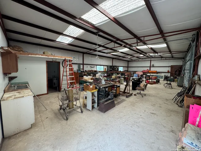 $330,000 | 904 Eagle Creek Drive, Floresville, TX 78114