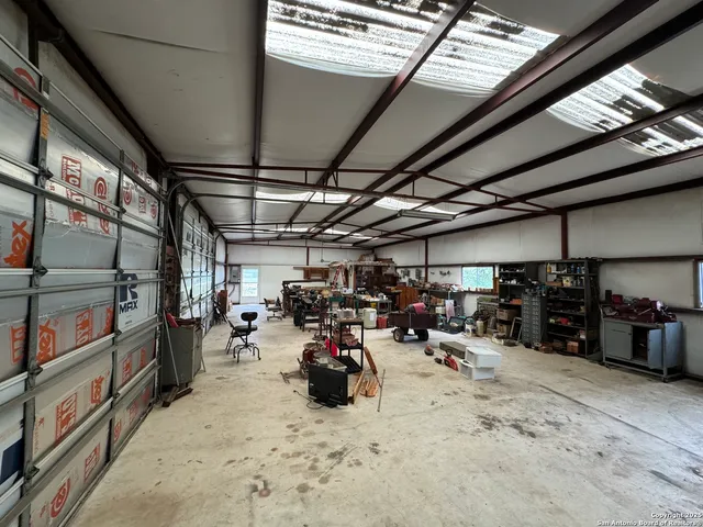 $330,000 | 904 Eagle Creek Drive, Floresville, TX 78114