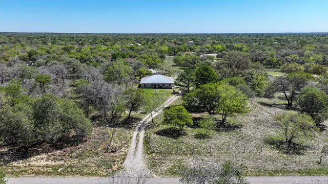 $330,000 | 904 Eagle Creek Drive, Floresville, TX 78114
