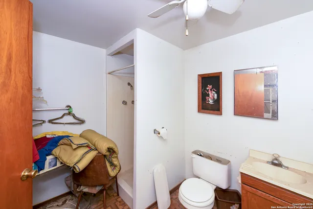 $330,000 | 904 Eagle Creek Drive, Floresville, TX 78114