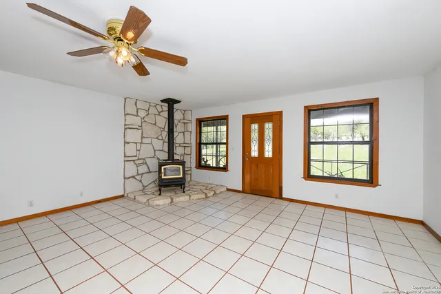 $330,000 | 904 Eagle Creek Drive, Floresville, TX 78114