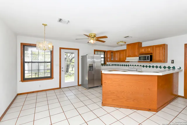 $330,000 | 904 Eagle Creek Drive, Floresville, TX 78114