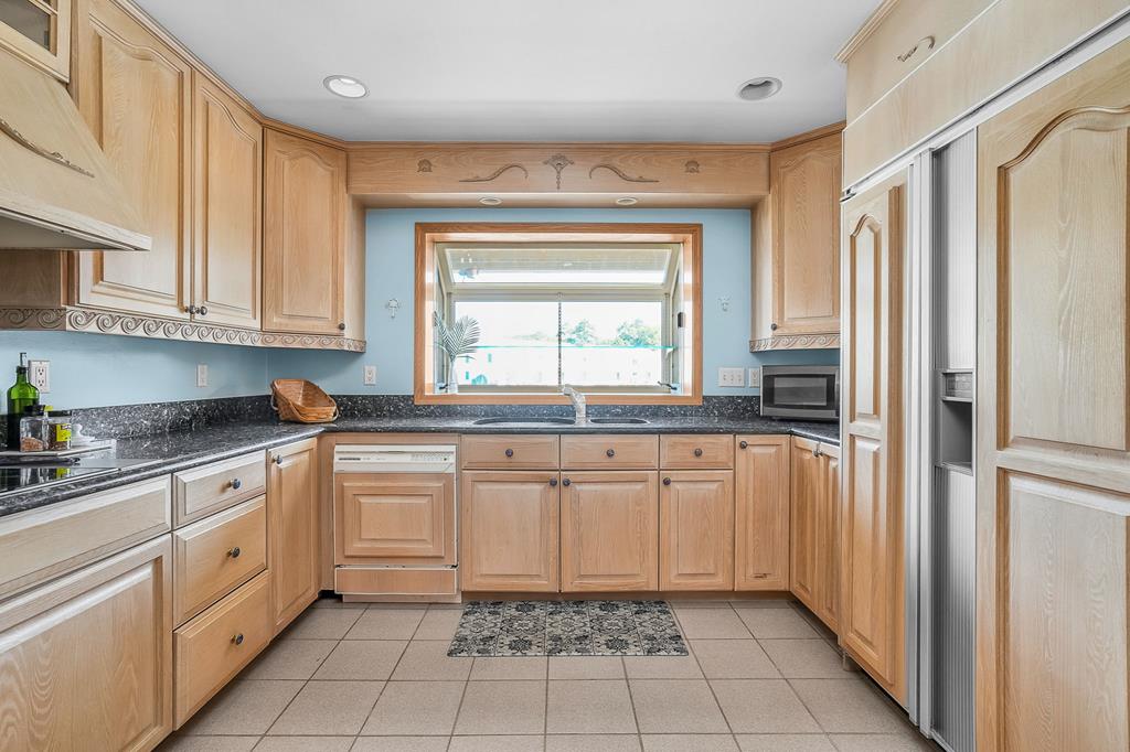 7442 East Side Road Chincoteague Island, VA 23336 - Photo 11 of 45