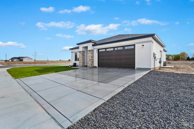 $374,900 | 803 Waveland Avenue, Filer, ID 83328