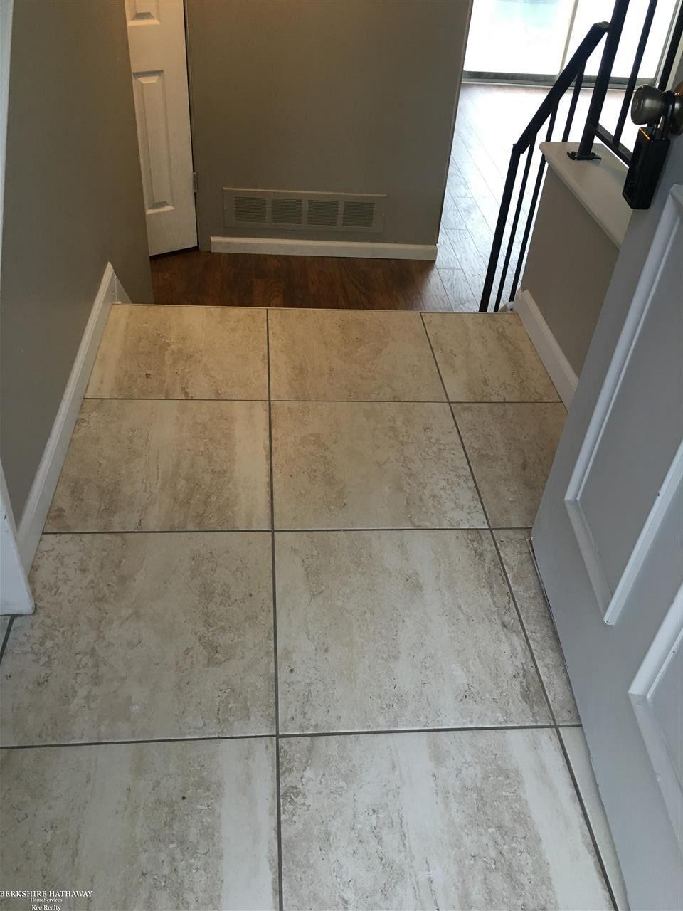 2856 Roundtree Drive Troy, MI 48083 - Photo 2 of 29